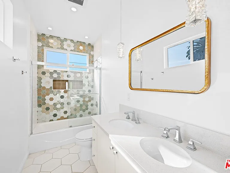 10623 Olympic Blvd — Photo 11