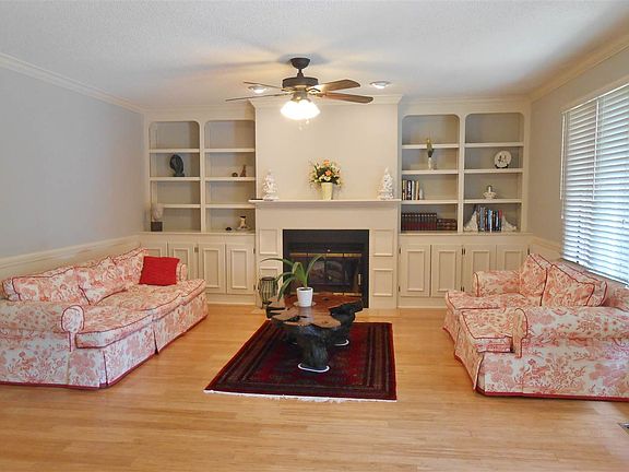 3rd image of 1635 Village Ln