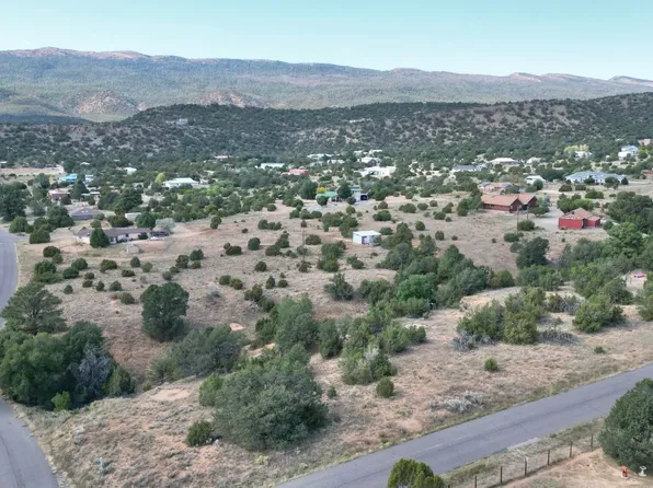 35 Shady Oak Cir, Tijeras, NM 87059