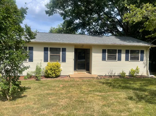 1238 12th St NE, Hickory, NC 28601