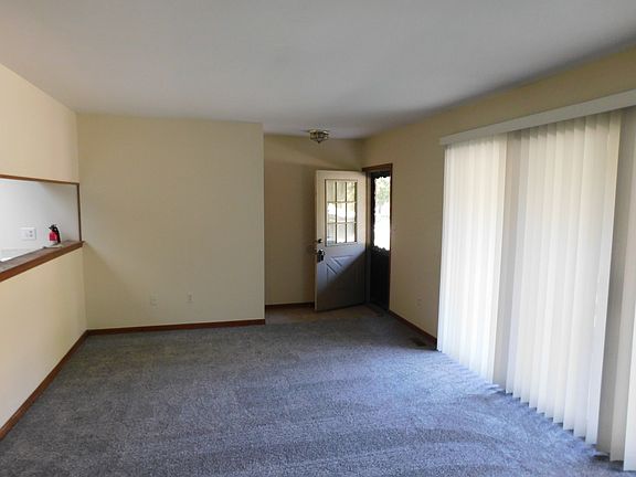 3rd image of 14890 Dover Ct