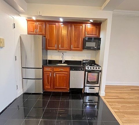 2nd image of 487 W End Ave APT 4B
