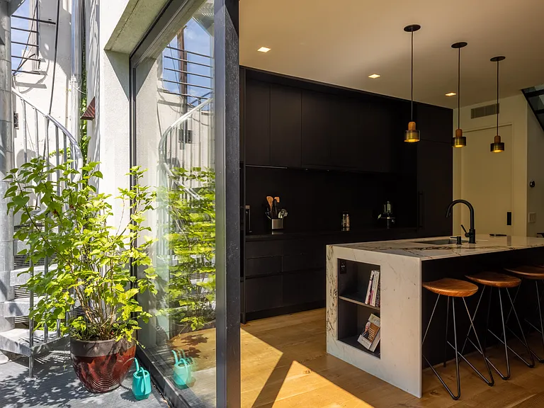 32 Frost St #THM — Photo 19