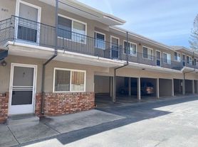 Oak Knoll, 7