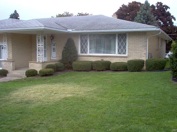 2nd image of 10 Villa Moraine Dr
