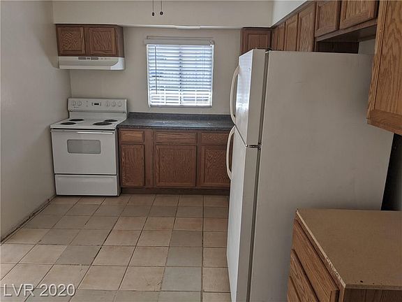 3rd image of 385 N 15th St APT 1