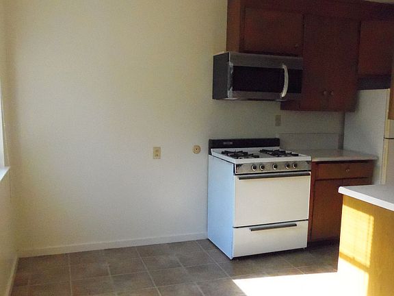 Kitchen/ Dining Area