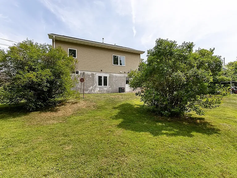 1043 Edina St — Photo 6