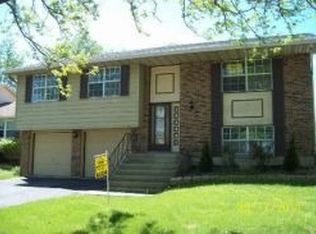 417 Beechwood Dr, Westmont, IL 60559
