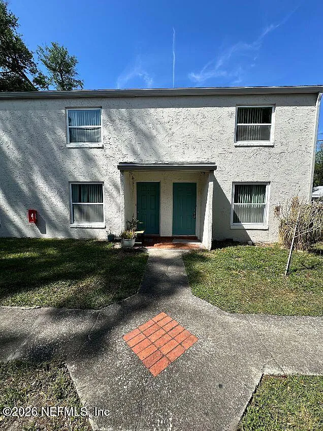 2 bed, 1.5 bath, 900 sqft, $1,300 — Photo 1