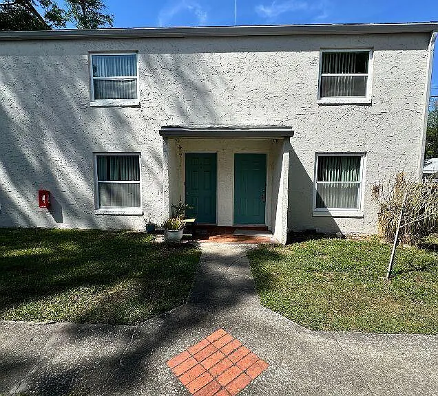 56 Masters Dr #D — Photo 1