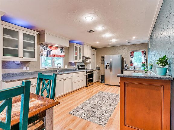 5th image of 18200 Mayridge Dr