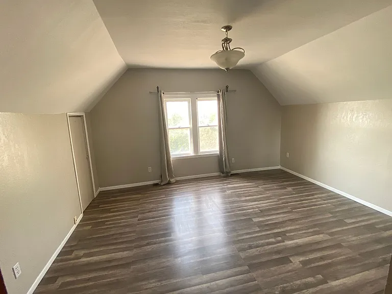 412 Harvey St — Photo 11