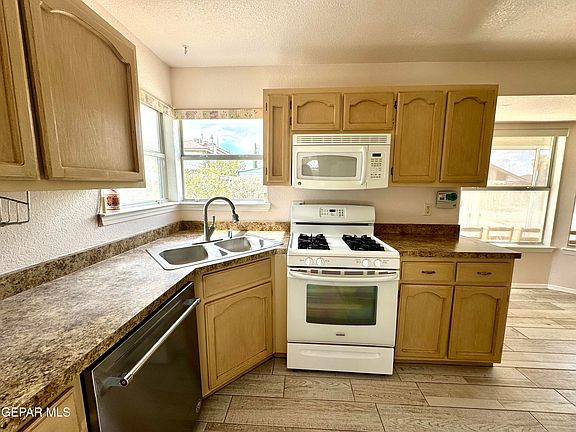5th image of 10925 Loma De Luz Pl