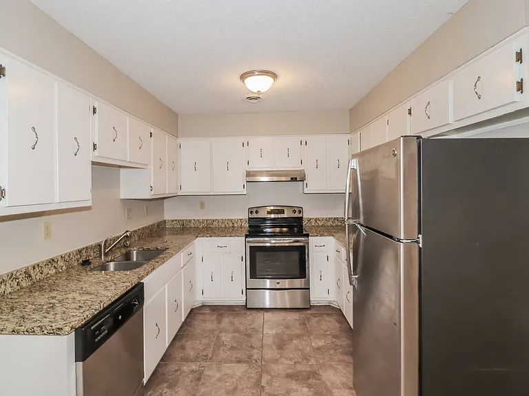 6049 Lawnhill Dr — Photo 7
