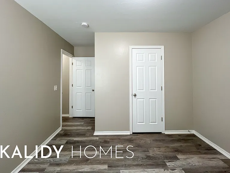 737 Christian Ln — Photo 26