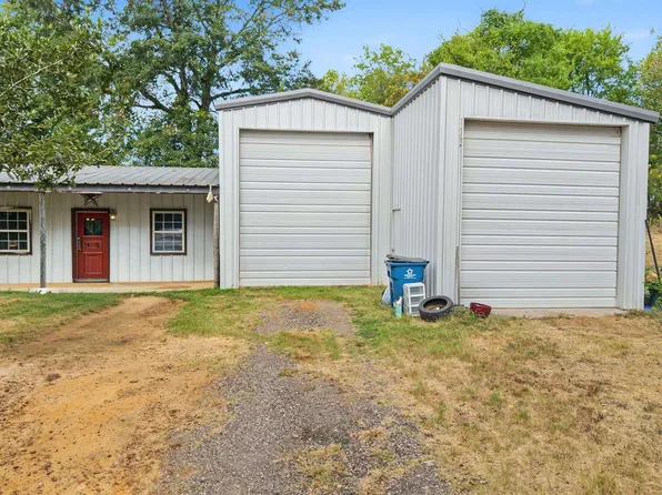 1107 Sanders St, Gladewater, TX 75647