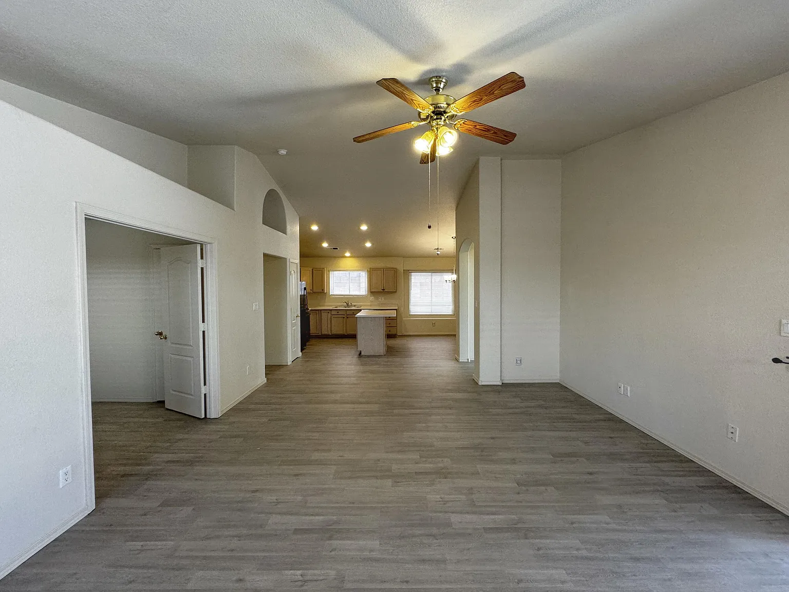 4 bed, 2.0 bath, 1626 sqft, $2,450 — Photo 4