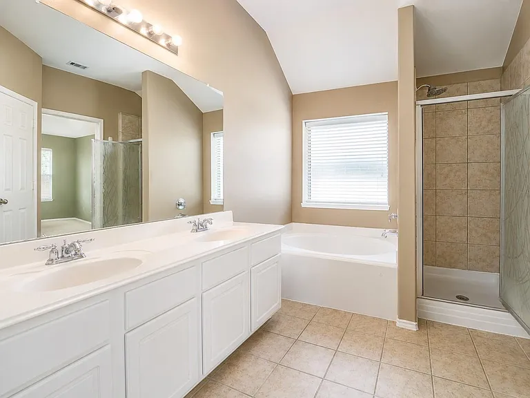136 Easton Glen Ln — Photo 7