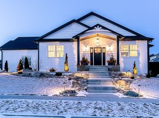 1602 Prairie Hawk Dr, Bismarck, ND 58503