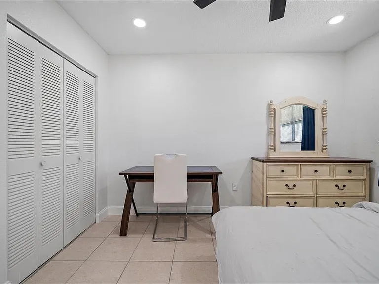 10038 62nd Ter N #17 — Photo 12