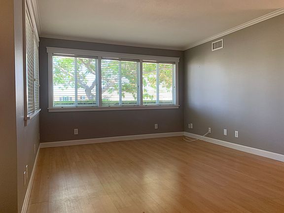Living room with lots of windows