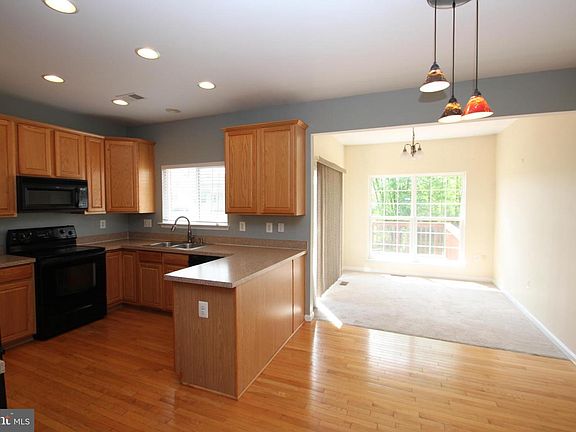 3rd image of 984 Lake Pelham Dr
