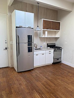 2nd image of 292 Stockholm St APT 3R