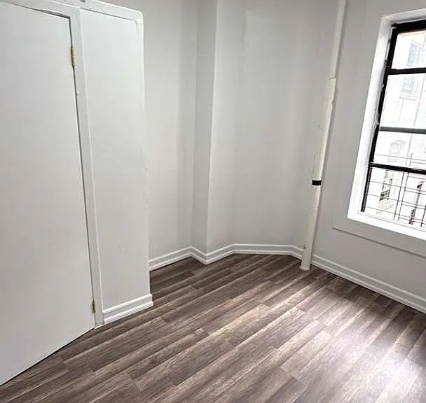 2654 Marion Ave — Photo 14