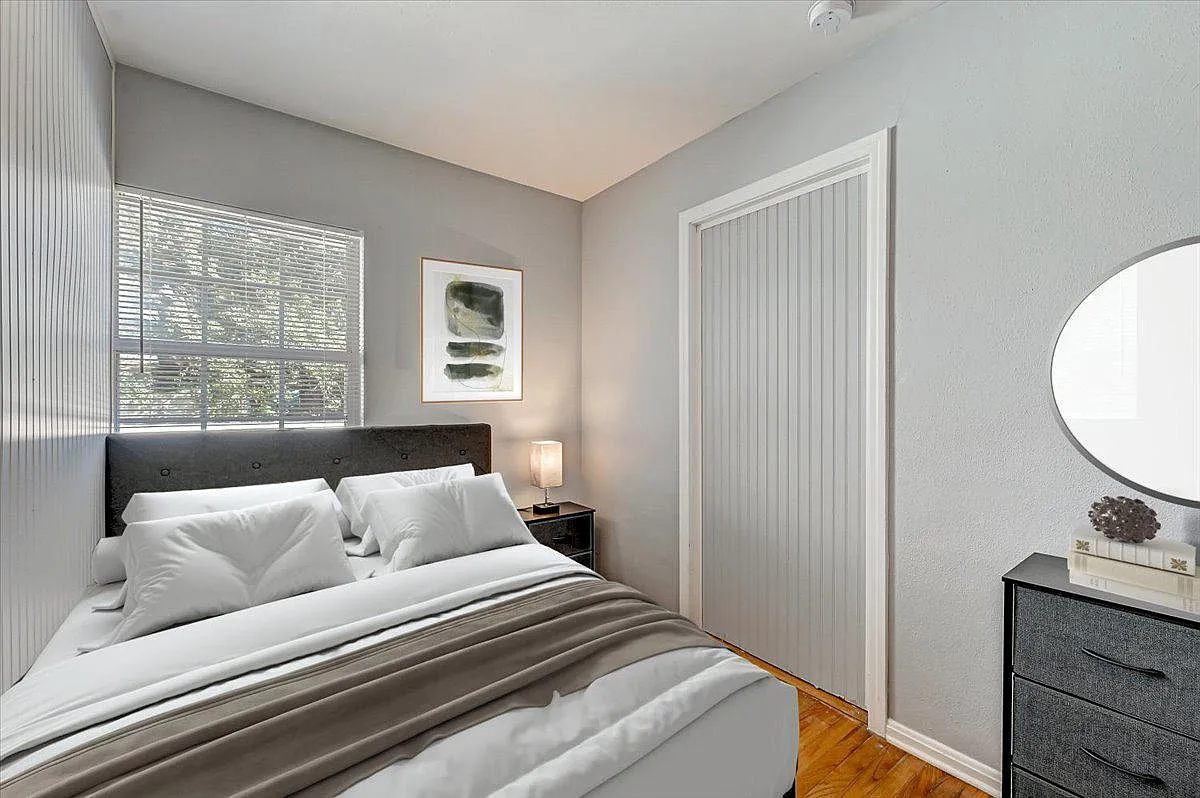 4 bed, 2.0 bath, 1560 sqft, $633 — Photo 2