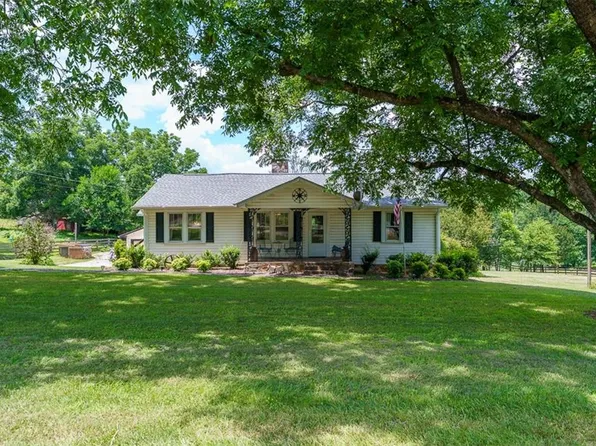 6747 Old Cornelia Hwy, Lula, GA 30554