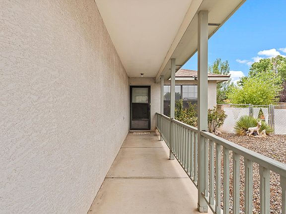 3rd image of 1040 Spruce Ct SE