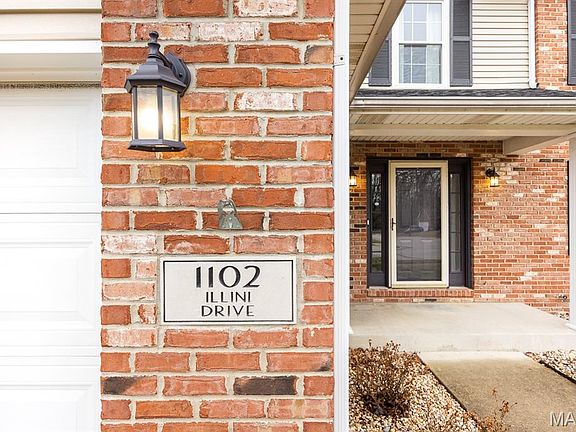 3rd image of 1102 Illini Dr