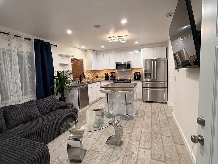 Quartz Ave — Photo 7