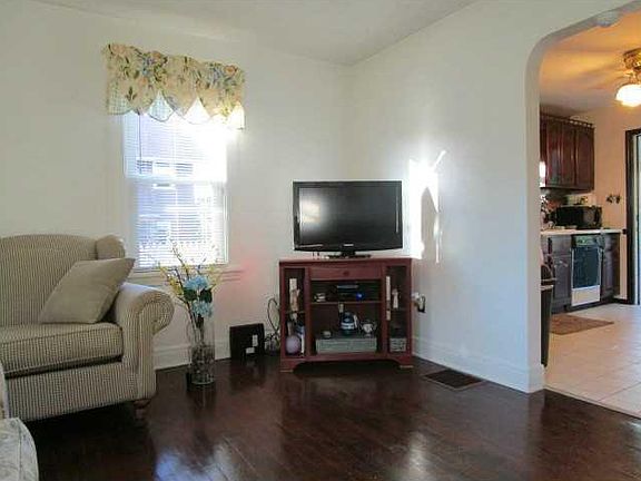 5th image of 909 Hilborn Ave