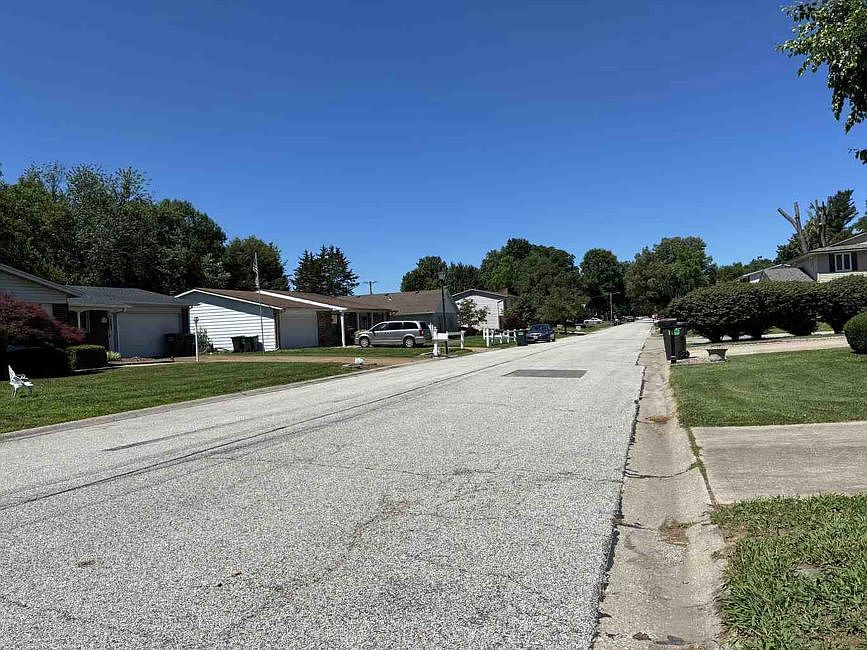 Exterior Neighborhood (street photo)