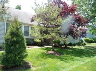 2 Hillsborough Dr, Monroe Township, NJ