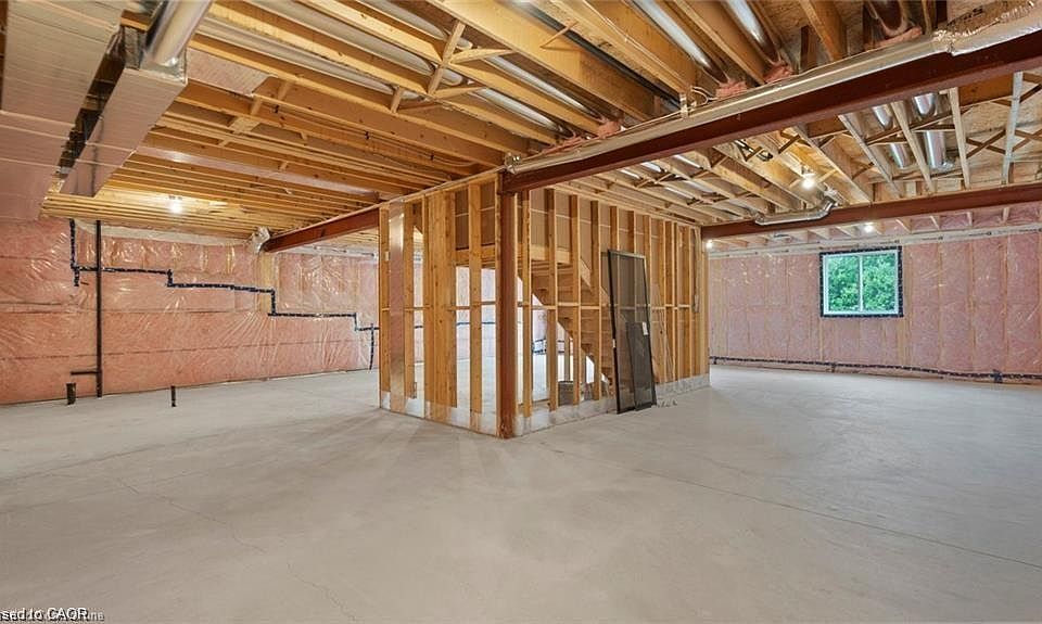 16th image of 255 Ladyslipper Dr