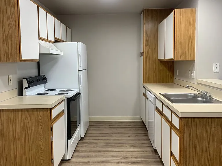 6733 W Overland Rd — Photo 4
