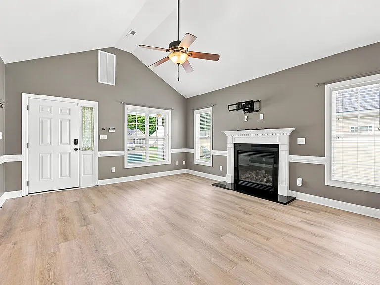 2517 Sawgrass Dr — Photo 5
