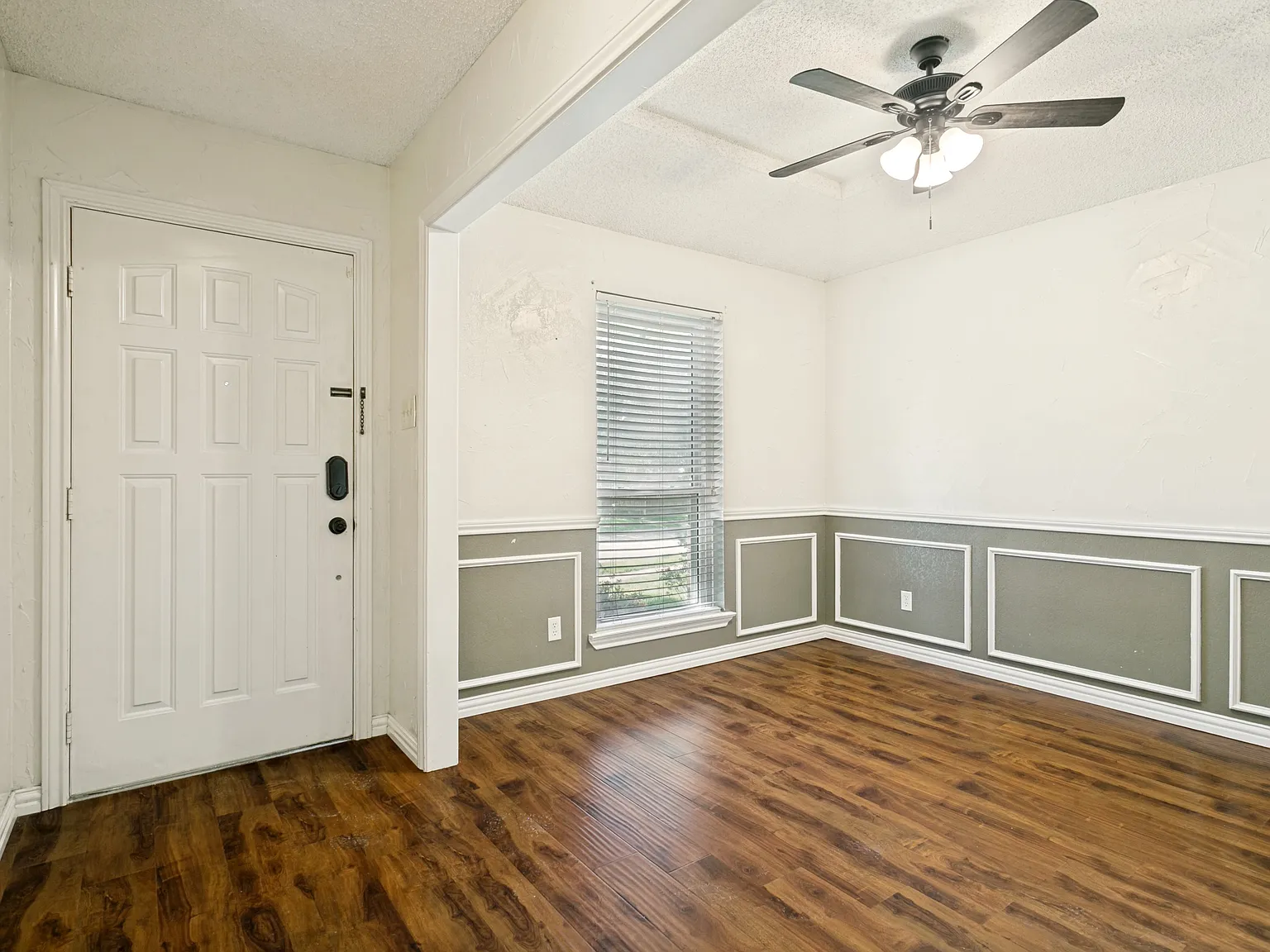 3 bed, 1467 sqft, $2,375 — Photo 2