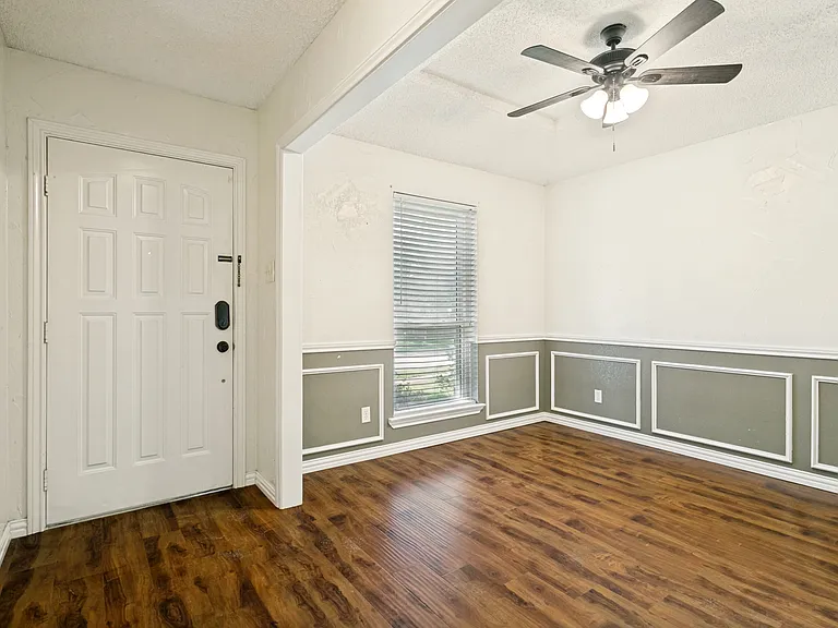 307 Aspenway Dr — Photo 2