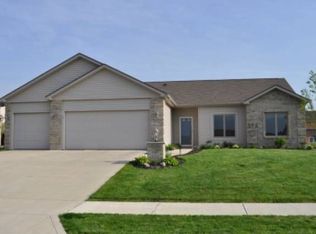 9512 Pinepark Pass, New Haven, IN 46774