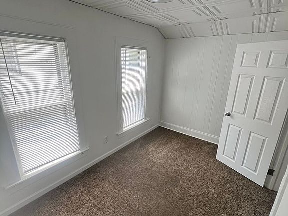 2nd image of 434 N Entrance Ave