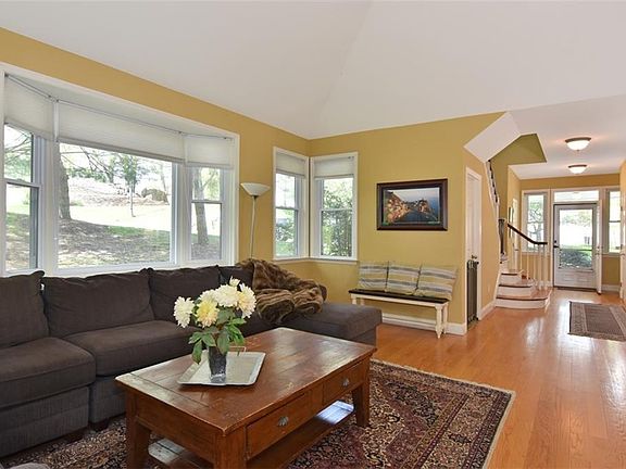 4th image of 34 Richmond Hl