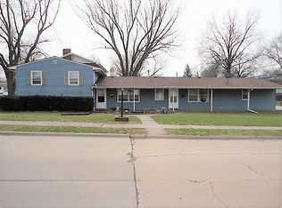 2105 W Columbia Ave, Davenport, IA 52804