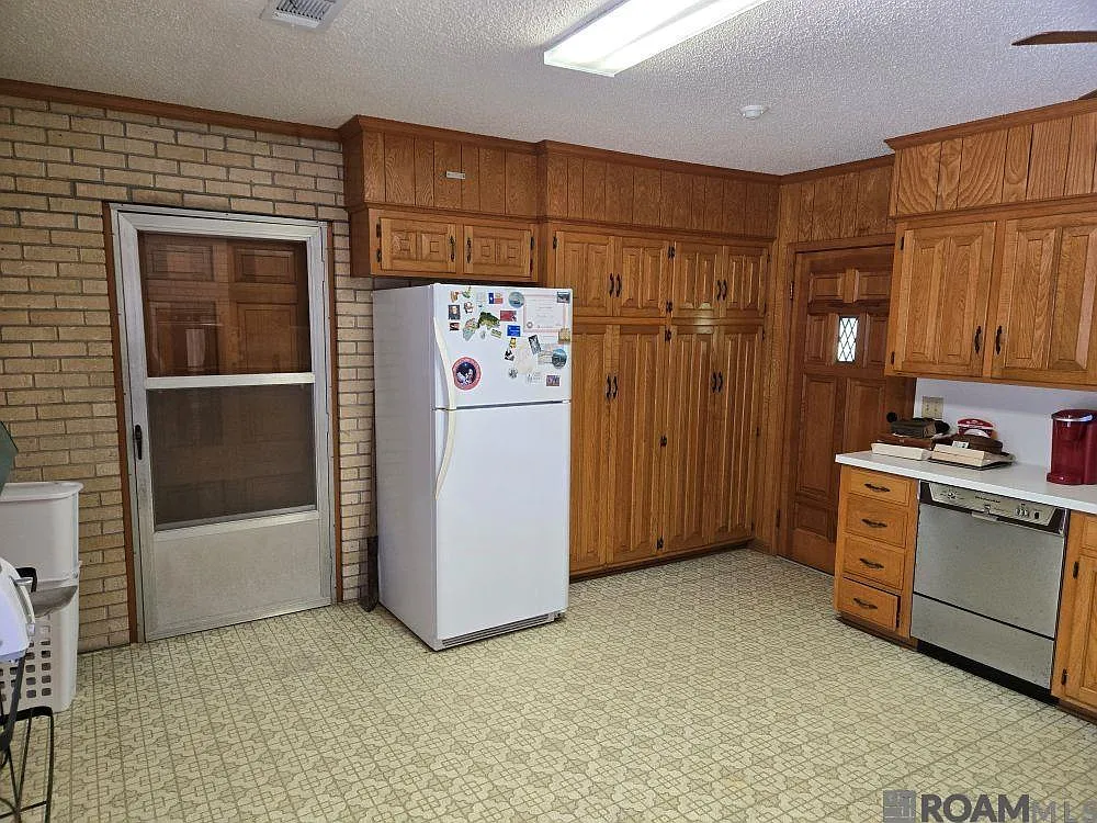 3 bed, 3250 sqft, $1,500 — Photo 4
