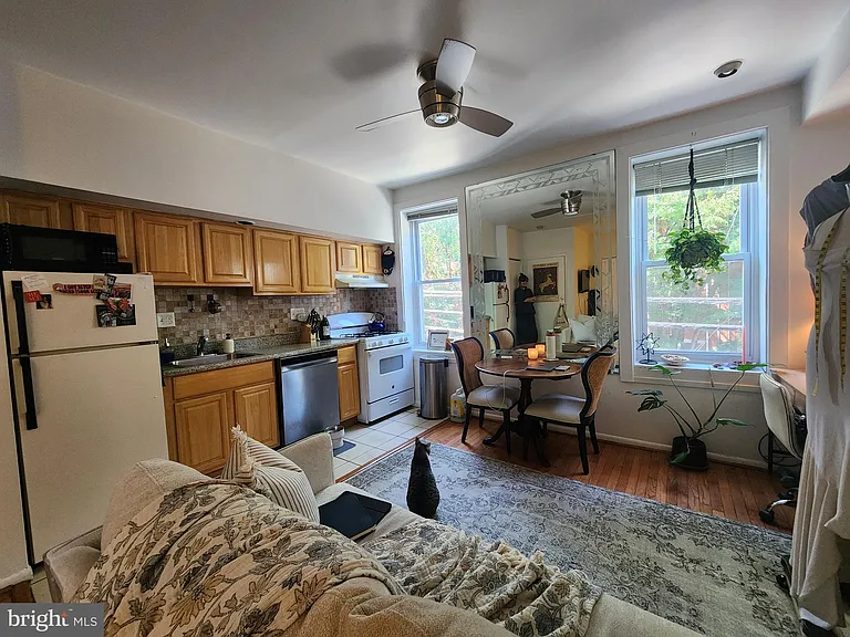 2018 Bainbridge St #2F — Photo 2