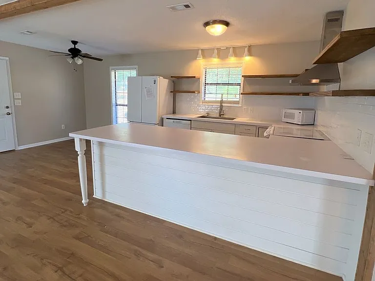 130 Richard Dr — Photo 3
