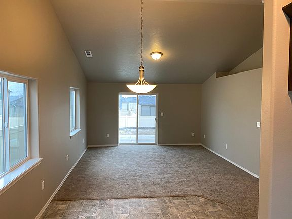 4th image of 2920 Castle Rock Blvd